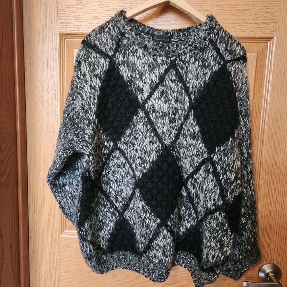 Vintage Black Gray White Argyle Wool Blend Sweater Adult Size Heavyweight Warm‎